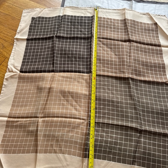 Bundle of Bill Blass Silk Scarves Set - Picture 3 of 11